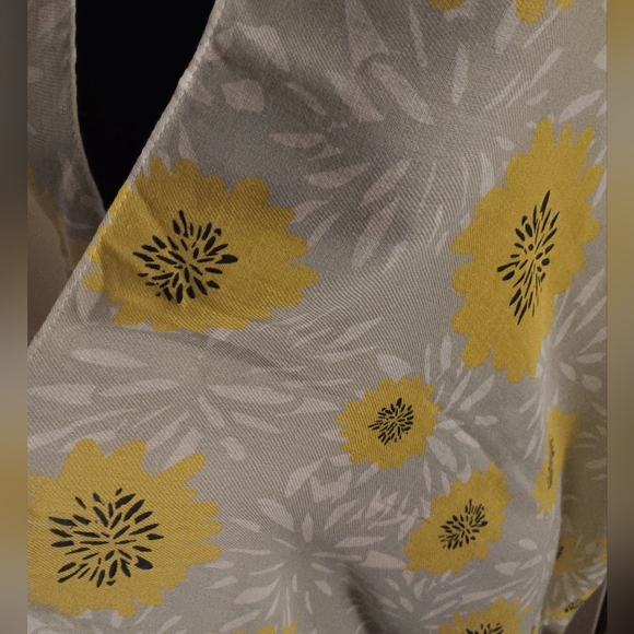 New With Tags Tahari light green and yellow floral Sleeve Poncho Women One Size - Picture 6 of 6